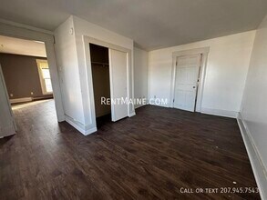 62 State St, Unit 4 in Augusta, ME - Foto de edificio - Building Photo