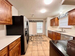 1405 Manor Dr in Rosenberg, TX - Building Photo - Building Photo