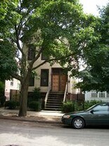 1337 W Wolfram St, Unit 2R in Chicago, IL - Building Photo
