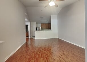 575 Oakleaf Plantation Pkwy in Orange Park, FL - Foto de edificio - Building Photo