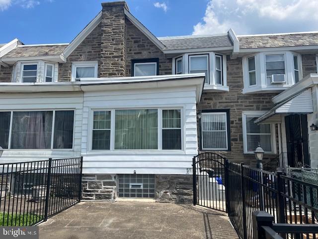 property at 5913 Frontenac St