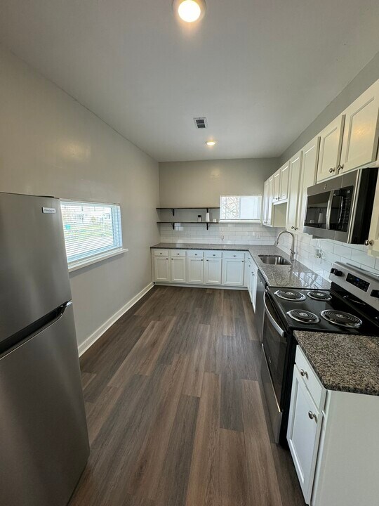 1956 S 8th St in Columbus, OH - Building Photo