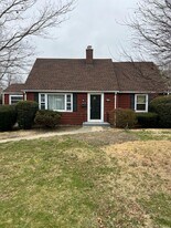 530 Second Hill Lane in Stratford, CT - Building Photo