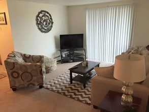 Kingston Place Apartments in Middleburg Heights, OH - Building Photo - Building Photo