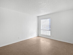 7055 Glenfield Dr in San Antonio, TX - Building Photo - Building Photo