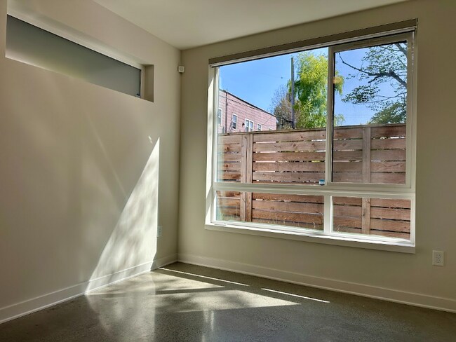 216 10th Ave E in Seattle, WA - Building Photo - Building Photo