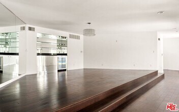 1605 Loma Vista Dr in Beverly Hills, CA - Building Photo - Building Photo