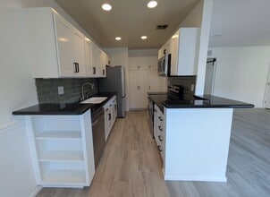 5349 Newcastle Ave, Unit 64 in Encino, CA - Building Photo - Building Photo