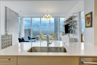 301 West Ave, Unit 1409 in Austin, TX - Building Photo - Building Photo