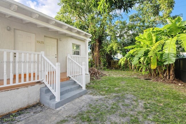 1525 NE 110th Terrace in Miami, FL - Building Photo - Building Photo