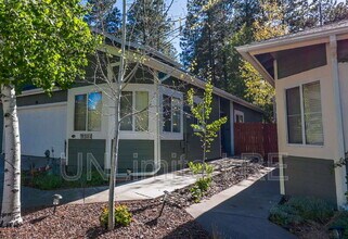 2084 S Thompson Loop in Flagstaff, AZ - Building Photo - Building Photo