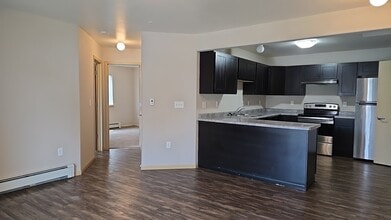 956 Boston Way, Unit 7 in Coralville, IA - Building Photo - Building Photo