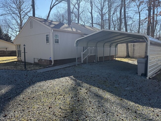 3208 Mossdale Rd in Greensboro, NC - Building Photo - Building Photo