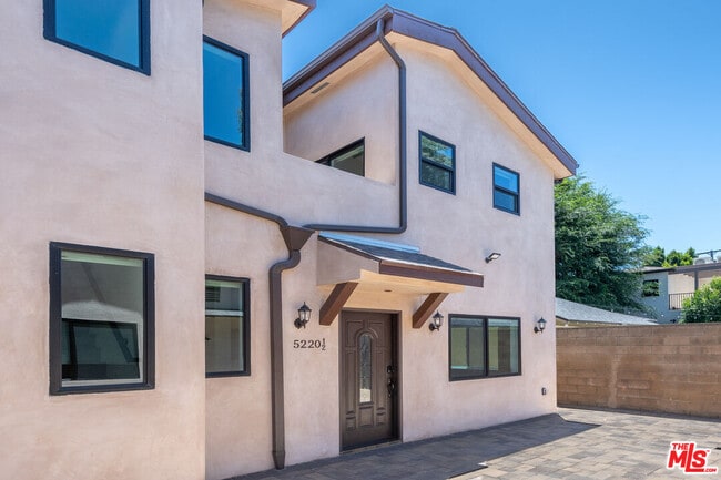 5220 1/2 Goodland Ave in Los Angeles, CA - Building Photo - Building Photo