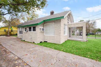 5001 McKinney St in Houston, TX - Building Photo - Building Photo