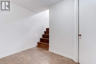 2217 Ghent Ave in Burlington, ON - Building Photo - Building Photo