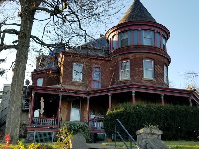 property at 336 N 10th St