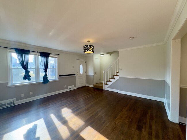 1604 Pentwood Rd in Baltimore, MD - Building Photo - Building Photo