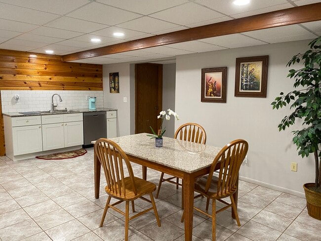 8989 42nd St N in Lake Elmo, MN - Building Photo - Building Photo