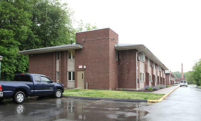 Heritage Gardens in East Hartford, CT - Foto de edificio - Building Photo