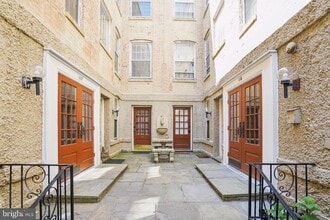 115 E St SE in Washington, DC - Foto de edificio - Building Photo