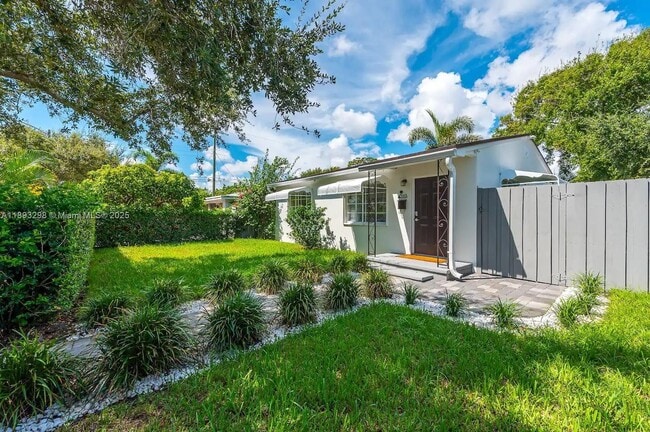 5515 Spruce Ave in West Palm Beach, FL - Building Photo - Building Photo