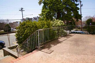 67 W 5th St, Unit G in Bayonne, NJ - Building Photo - Building Photo