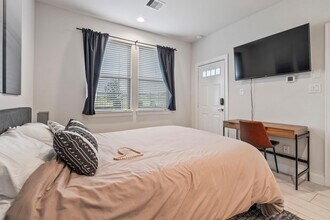 316 Jensen Dr in Houston, TX - Building Photo - Building Photo