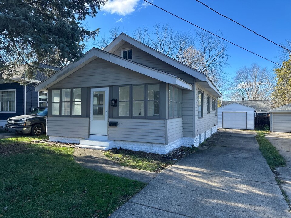 1649 Havana Ave SW in Wyoming, MI - Foto de edificio