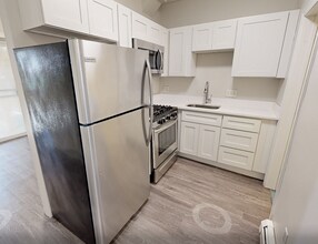 129 Eutaw St, Unit 1 in Boston, MA - Foto de edificio - Building Photo