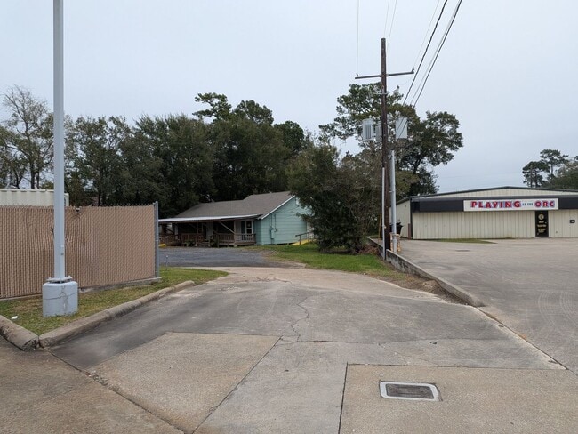 1020 N Main St in Vidor, TX - Building Photo - Building Photo