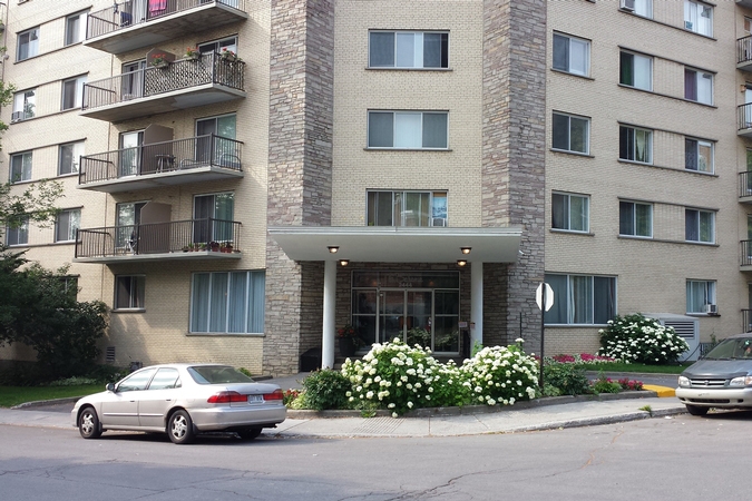 The Bahama Apartments in Montréal, QC - Building Photo