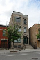 2241 W Taylor St in Chicago, IL - Building Photo