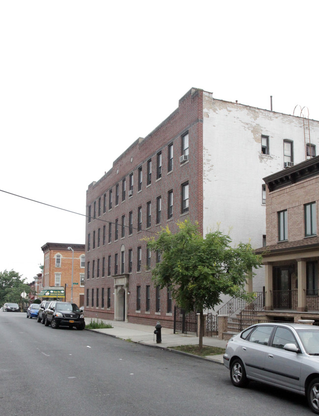 Sunset Park in Brooklyn, NY - Foto de edificio - Building Photo