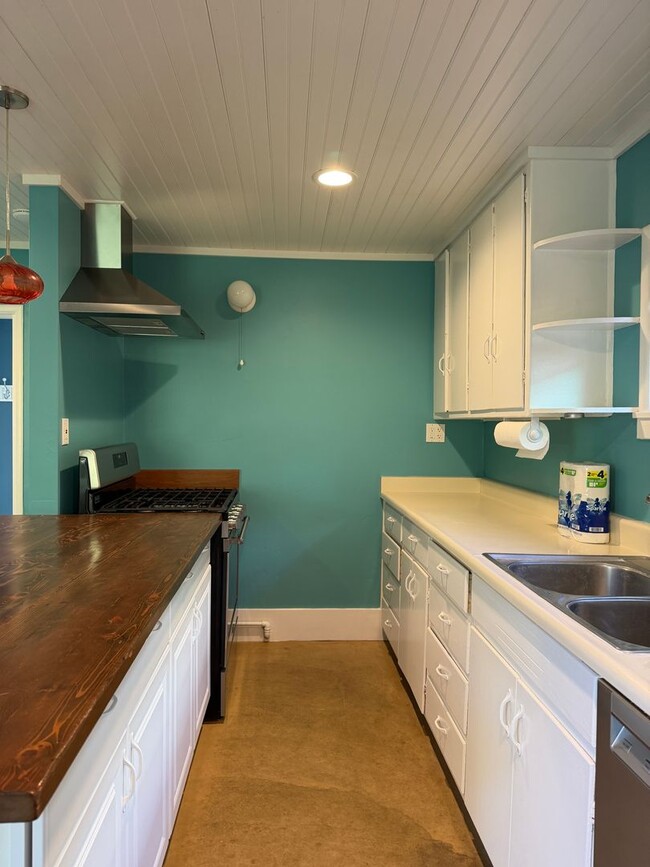 721 37th Ave in Santa Cruz, CA - Building Photo - Building Photo