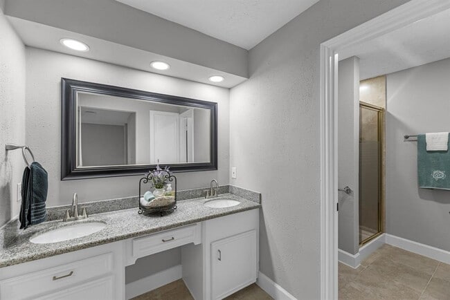 13607 Salisbury Dr in Sugar Land, TX - Building Photo - Building Photo