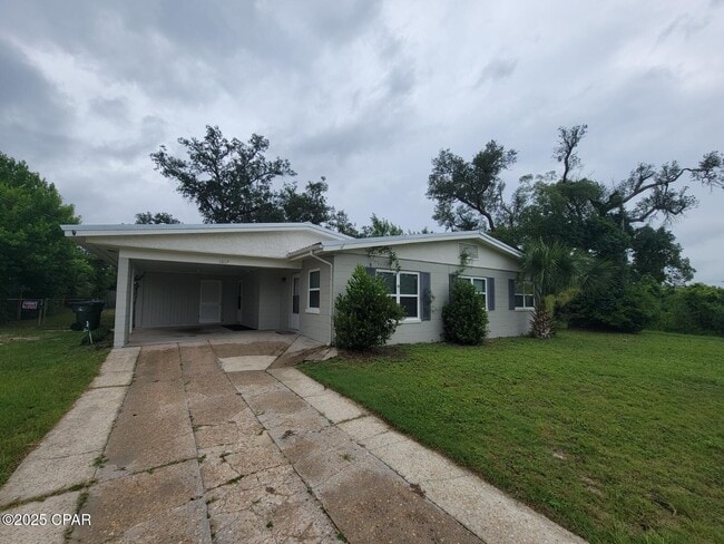 1017 Iowa Ave in Lynn Haven, FL - Building Photo - Building Photo