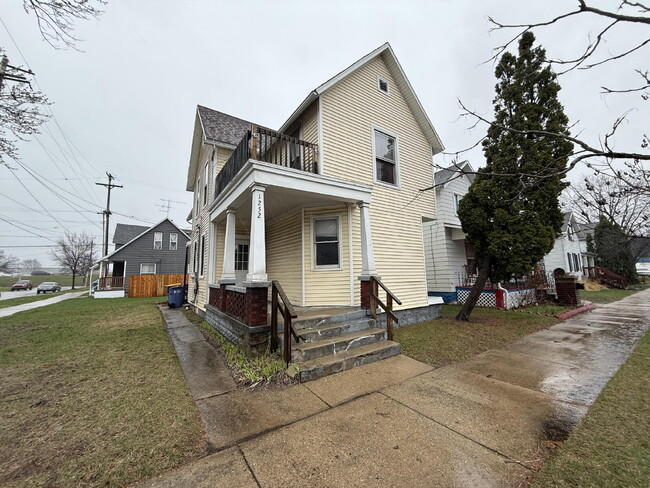 property at 1252 Broadway Ave NW