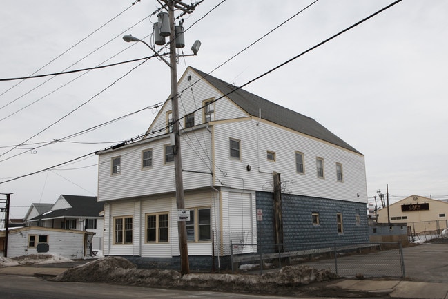 14-18 N End Blvd in Salisbury, MA - Foto de edificio - Building Photo