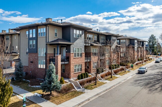 Crestmoor Heights in Denver, CO - Foto de edificio - Building Photo