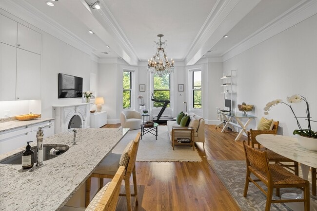 105 Beacon St, Unit suite4