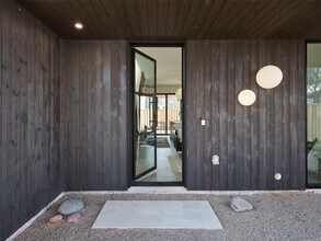1000 Gullett St in Austin, TX - Building Photo - Building Photo