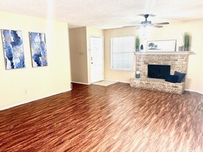4336 Hulen Cir E in Fort Worth, TX - Building Photo - Building Photo