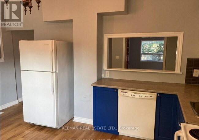 985 Dupont St in Toronto, ON - Building Photo - Building Photo