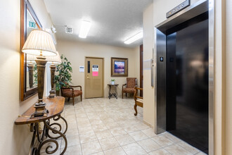 Shorewood Apartments in Vancouver, WA - Building Photo - Interior Photo