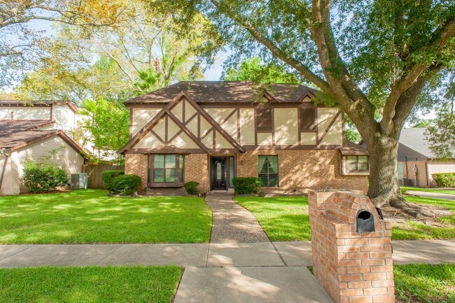 property at 2704 Pineneedle Ln