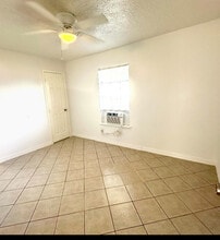831-832 Deerpass Dr in Channelview, TX - Building Photo - Building Photo