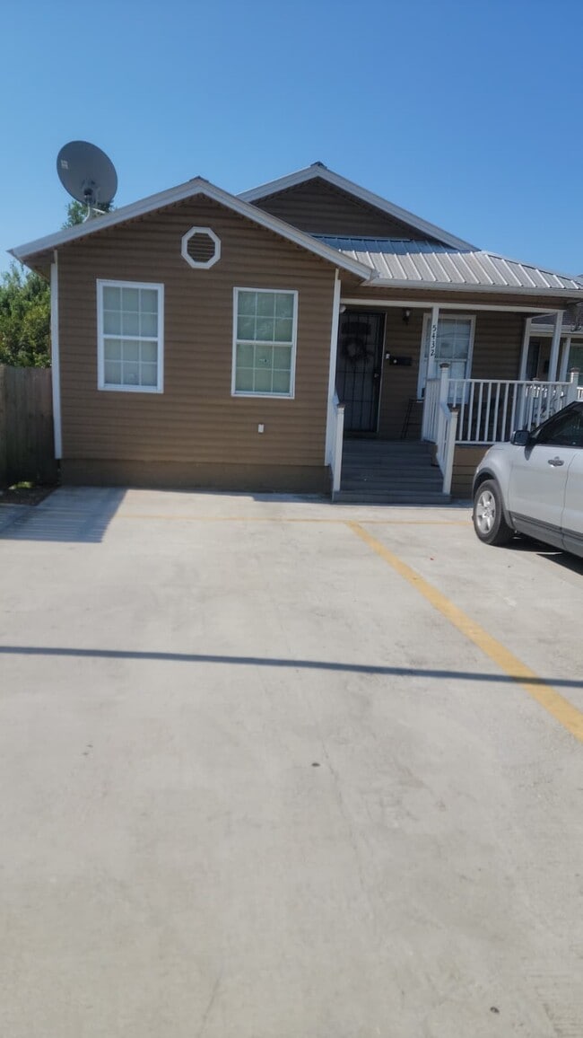 property at 5434 N Miro St