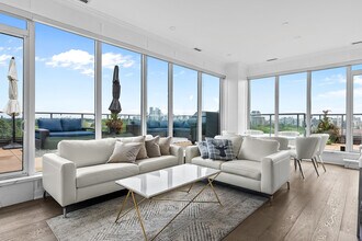 6 Parkwood Ave in Toronto, ON - Building Photo - Building Photo