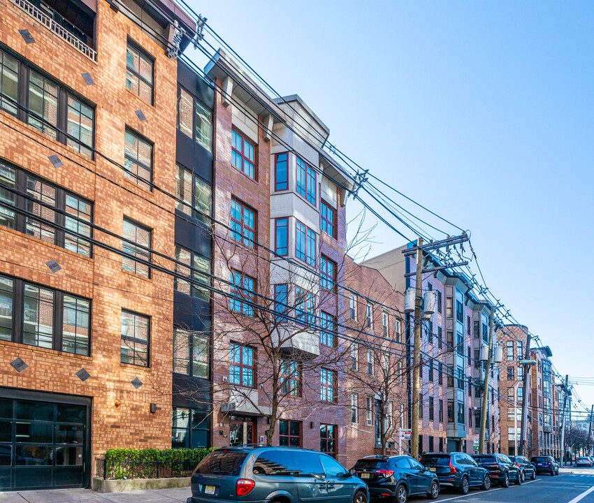 109 Harrison St in Hoboken, NJ - Building Photo